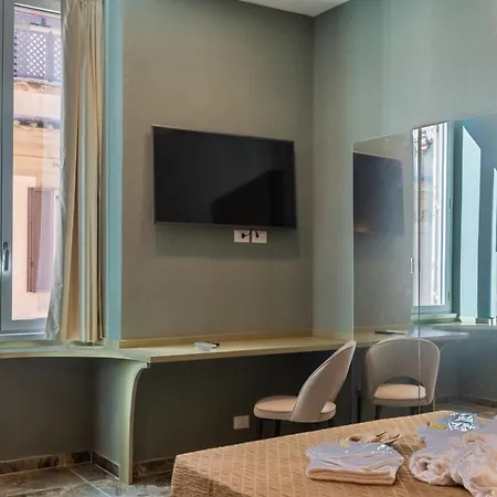 Piazza Di Spagna 51 Luxury 4*